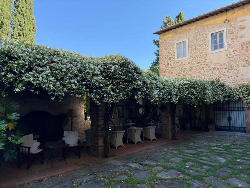 Villa San Martin (x 8 people): 20 minutes into Florence | Heated pool, walled garden &amp; courtyard | Elegant interiors