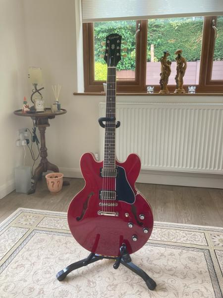 Epiphone ES-335 in Cherry