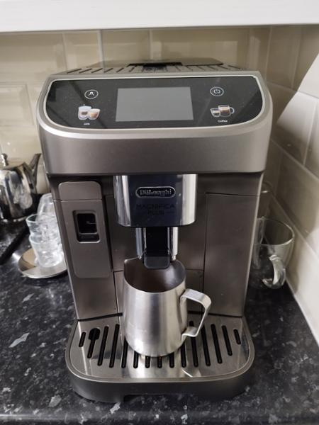Magnifica Plus automatic coffee maker ECAM320.70.TB