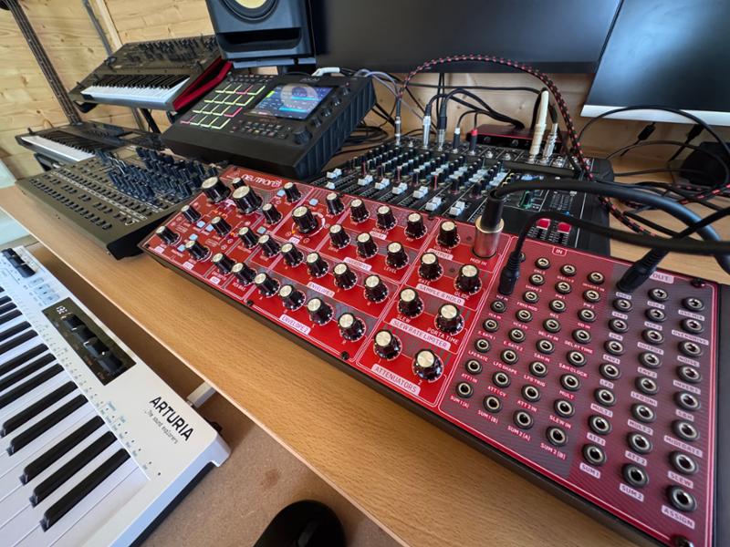 Behringer Neutron Analogue Synthesizer