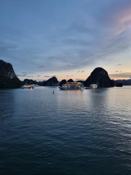 5287-2 for 1 Vietnam Mountain Discovery
