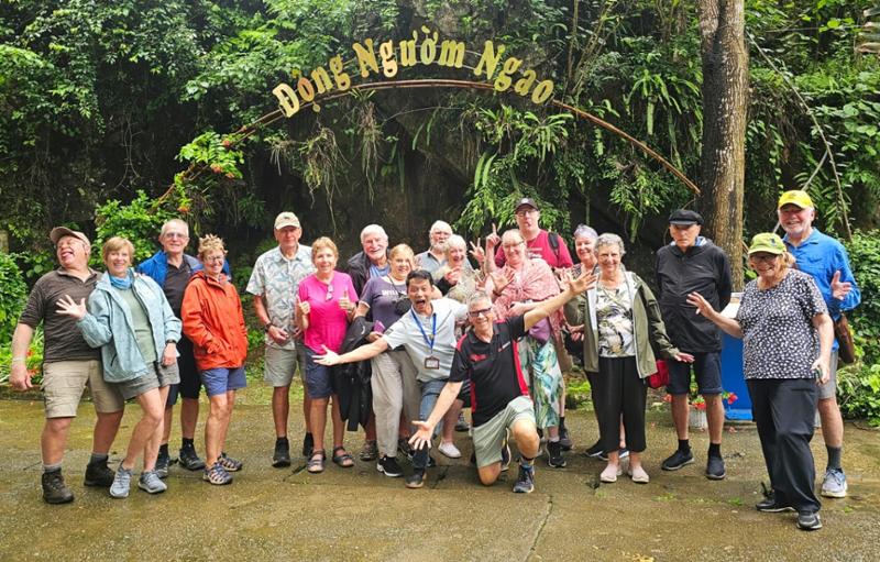 5287-2 for 1 Vietnam Mountain Discovery