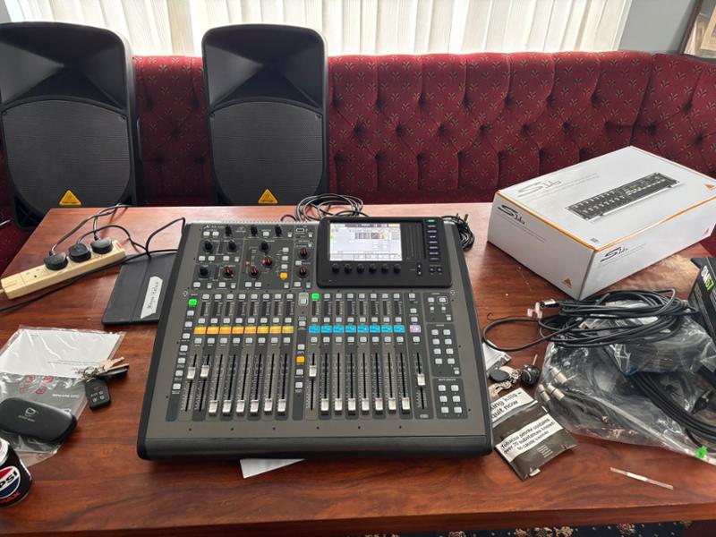 Behringer B115D Active 2-Way 15" PA Speaker