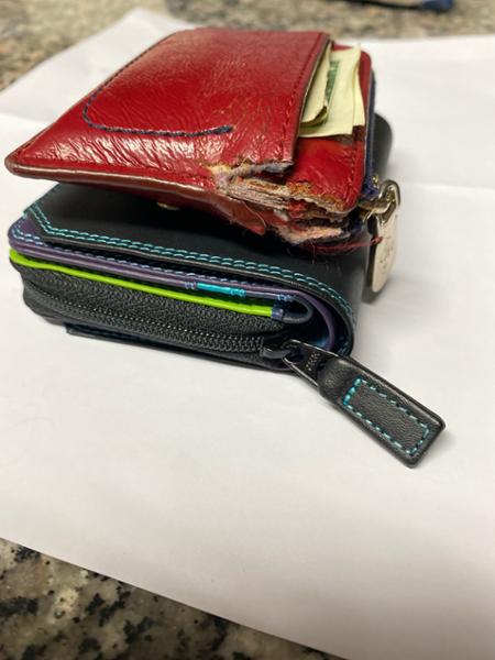 Gorgeous colors, sturdy pristine leather. Good service. Well done