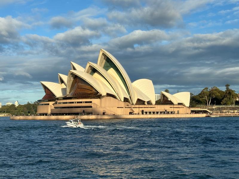 Contrasts of Australia