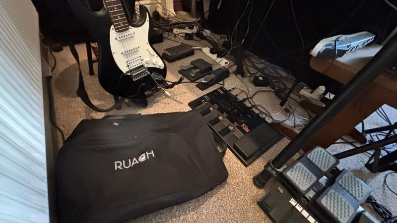 Second Hand Roland GR33 Guitar Synth with GKA2 Pickup 805