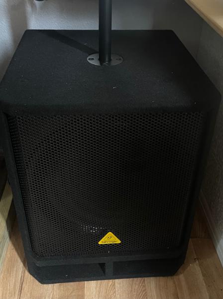 Behringer VQ1800D Active 500-Watt 18" PA Subwoofer