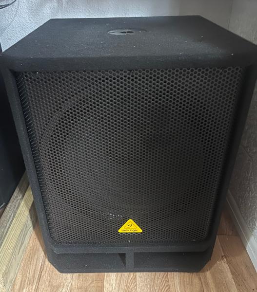 Behringer VQ1800D Active 500-Watt 18" PA Subwoofer