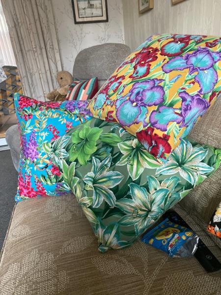Kaffe Fassett Collective Gradi Floral Tomat Fabric 0.5m