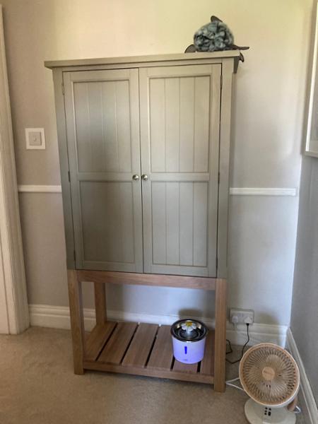 Lovely cupboard for linen/kitchen storage or anything else!