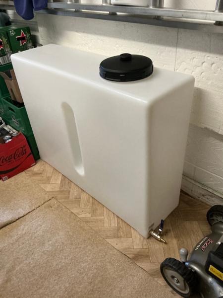 250 Litre Water Tank, Upright Natural Outlet