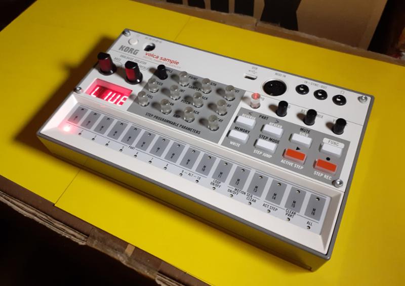 Korg Volca Sample 2 drum machine sequencer