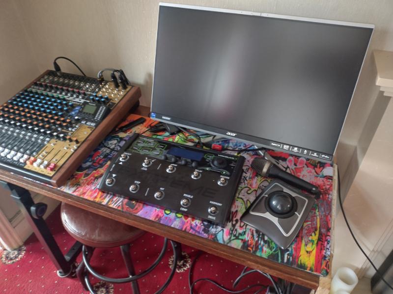 TC Helicon VoiceLive 3 Extreme Vocal & Guitar FX & Multi Looper