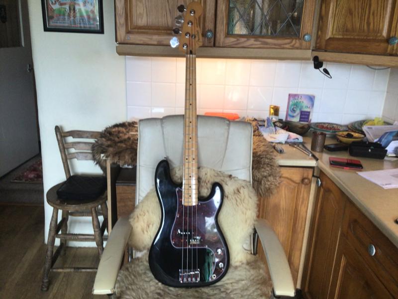 Squier Sonic Precision Bass, 2-Color Sunburst (B-Stock)