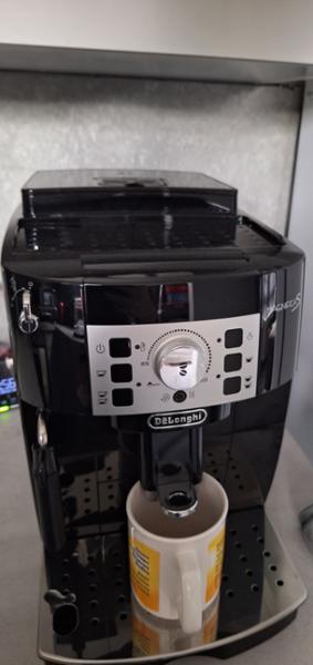 Magnifica S Automatic Coffee Machine - Black