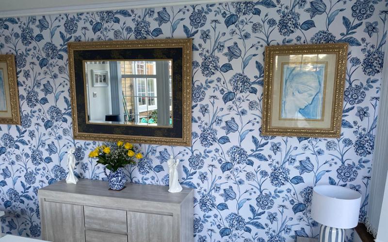 Amelie Hydrangea Wallpaper Blue / White Rasch 260169