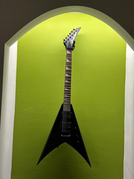 Jackson X Series King V KVXMG In Satin Black