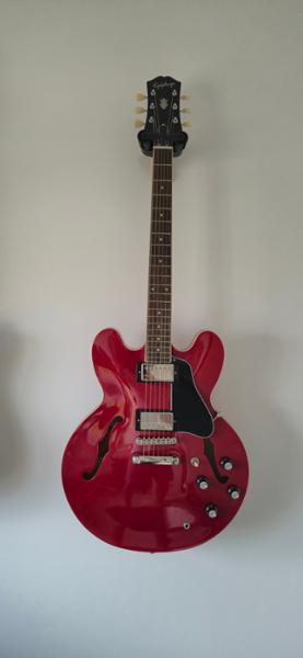 Epiphone ES-335 in Cherry