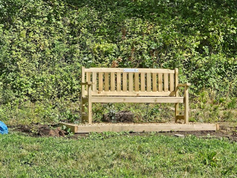 A park Memorial Bench