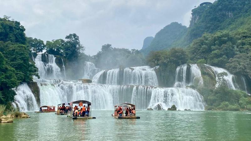 5287-2 for 1 Vietnam Mountain Discovery