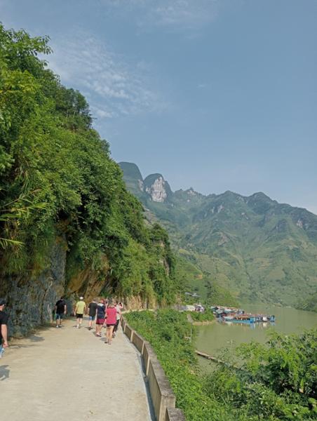 5287-2 for 1 Vietnam Mountain Discovery
