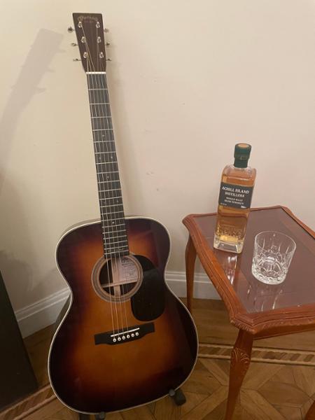 Martin 000-28EC Eric Clapton Signature Acoustic Guitar in Sunburst