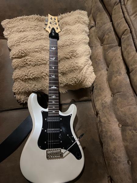 PRS SE NF3 in White Pearl Rosewood Fingerboard
