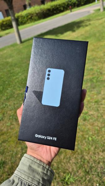 Samsung Galaxy S24 FE 5G smartphone 8/128GB (blå)