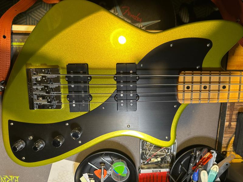 Fender American Ultra II Meteora Bass in Solar Flare Maple Fingerboard