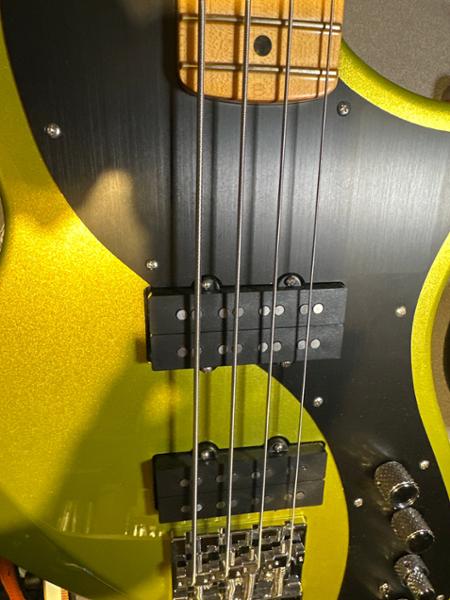 Fender American Ultra II Meteora Bass in Solar Flare Maple Fingerboard