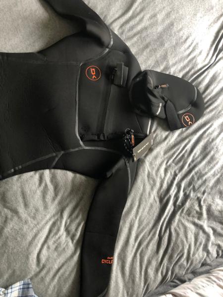 Dakine Mens Cyclone Chest Zip Hooded 6/4mm Full Wetsuit (Black)