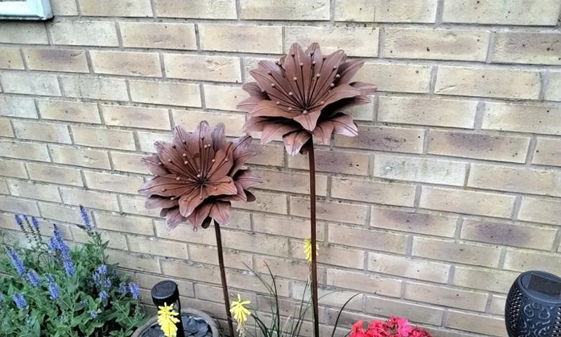 Rusted Metal Flowers Garden Stakes Design 6