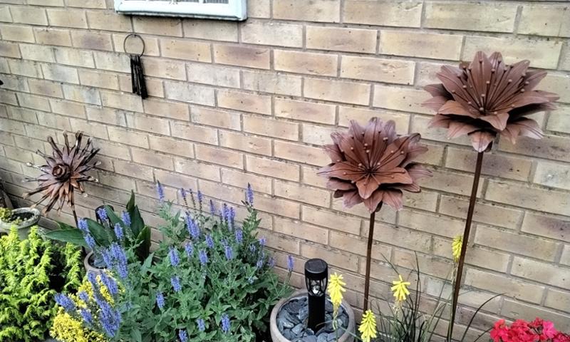 Rusted Metal Flowers Garden Stakes Design 6