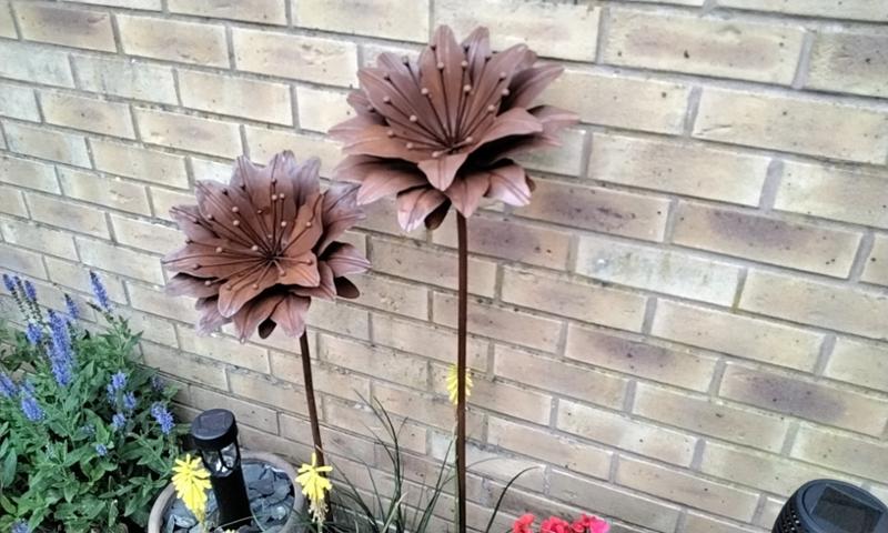 Rusted Metal Flowers Garden Stakes Design 6
