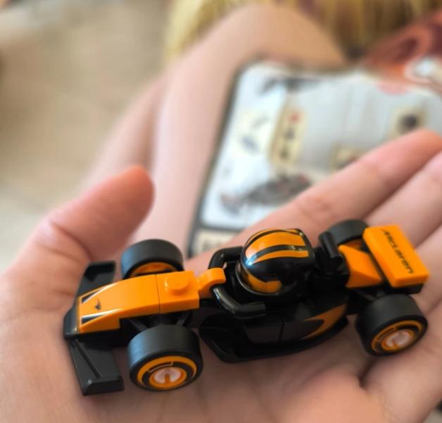 LEGO Minifigures F1 Collectible Race Cars (71049)