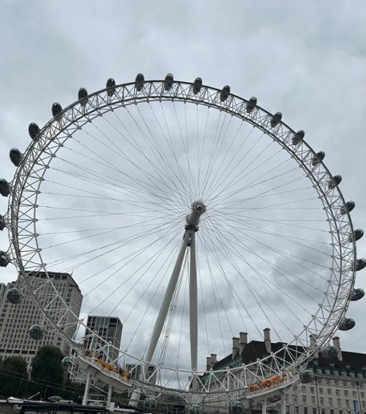 10 Day Best of London & Paris incl. Stonehenge, Windsor, Bath, London & Paris Hop-on Buses, Paris gastro tour, Eurostar tickets + more.