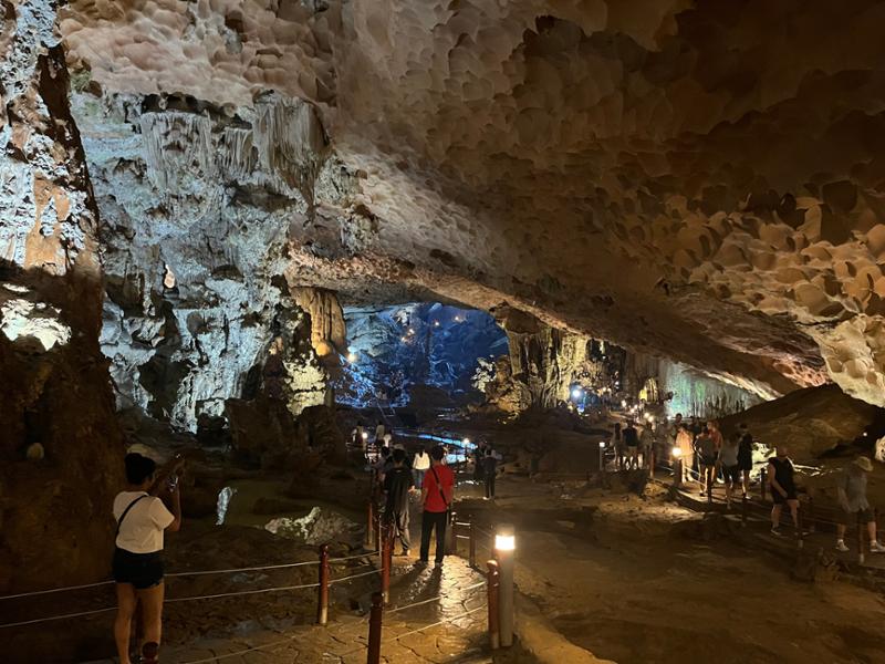 5701-Highlights of Vietnam