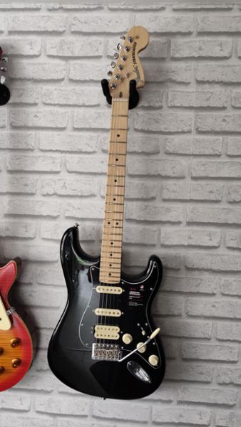 Fender American Performer Stratocaster HSS in Black