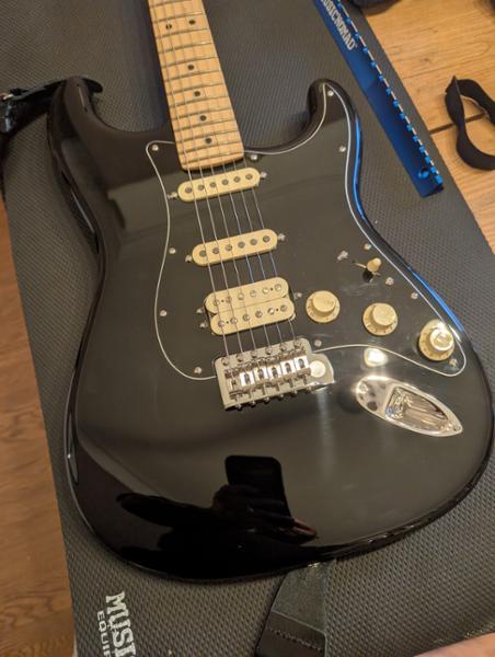 Fender American Performer Stratocaster HSS in Black