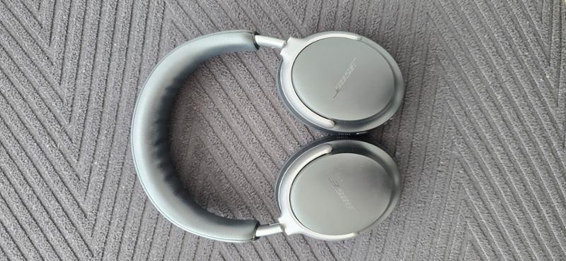 Bose QuietComfort Ultra langattomat around-ear kuulokkeet (musta)