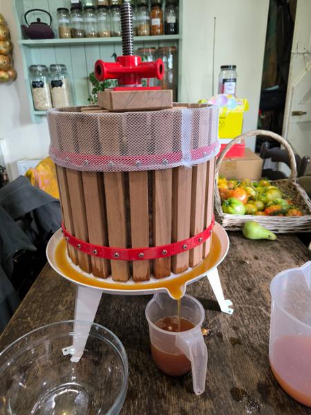 Apple pressing made easy