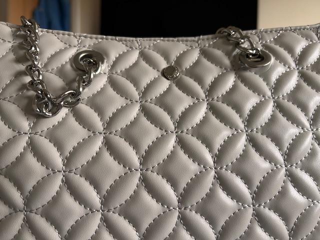 Poor quality bag and NO customer service at all