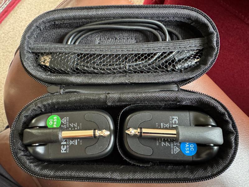 Xvive X58 - 5.8 GHz True Diversity Wireless Guitar System in Black