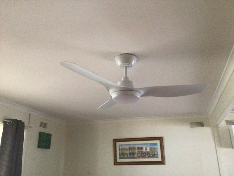 3 Blade DC fan leaves the others blowing in the wind