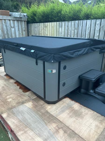 Grizzly Hot Tub
