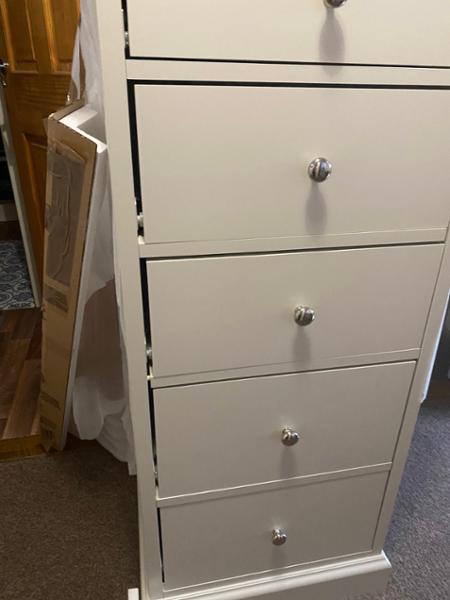 Chest of drawers