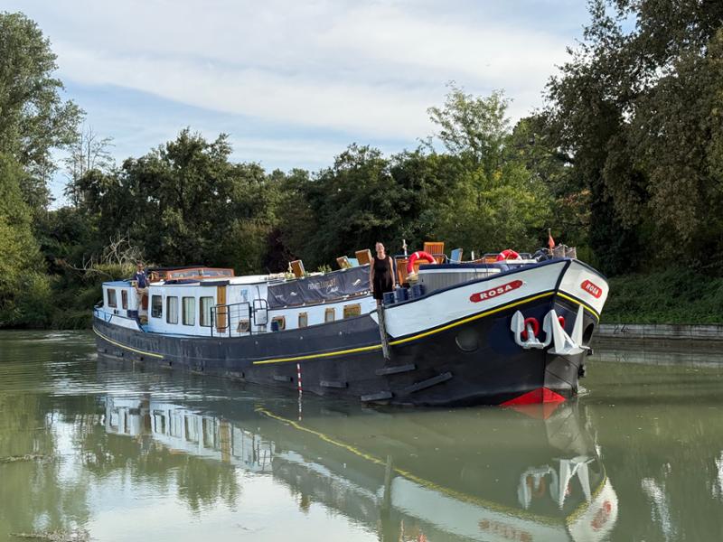 The Rosa, barge cruising through Bordeaux at its best