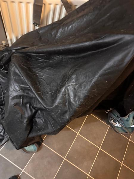 Not water proof, only on for 4hrs and horse was soaked underneath all inner lining drenched
