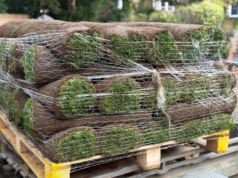 Lawn Turf from £2.59 per 1m2 - Garden Turf - Fresh Lawn Turf Rolls - Buy 10 - 1700+ Online