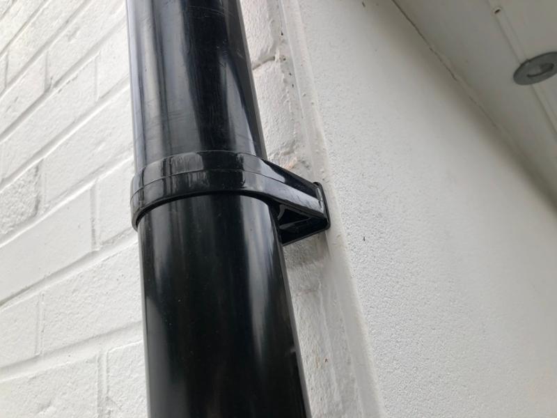 RC3 - Floplast 68mm Round Downpipe Clip - Single Fix